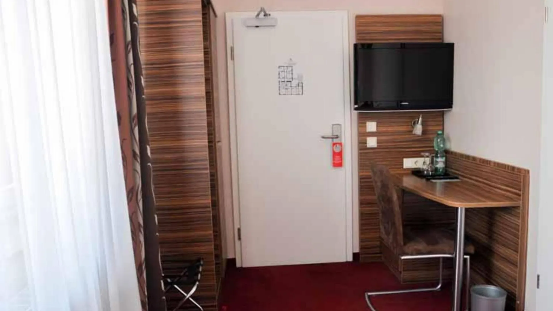 Erde Hotel Erlangen 3*,