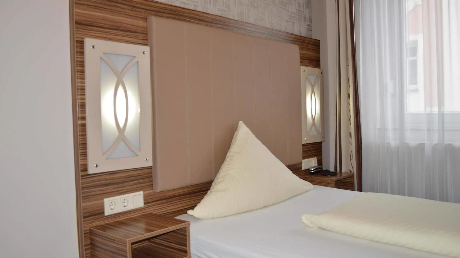 Erde Hotel Erlangen 3*,