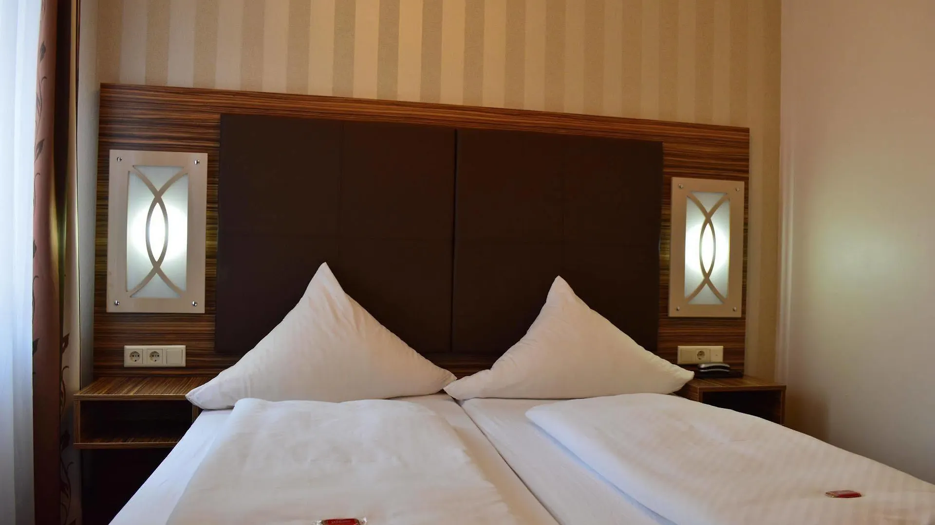 Erde Hotel Erlangen 3*,